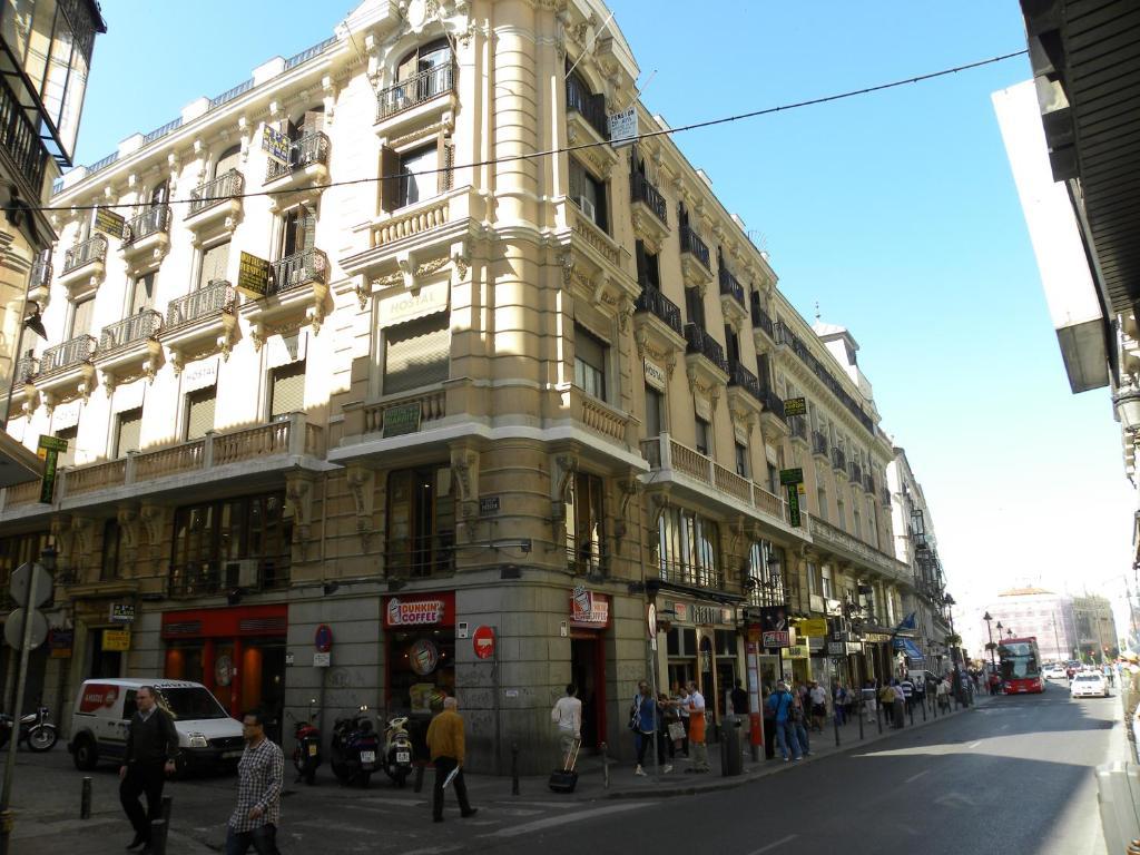 Hostal Biarritz Madrid Exterior photo